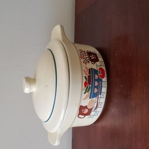 Vintage Treasure Craft The Cook's Nook Covered  Cassarole Dish.  2 USA Made